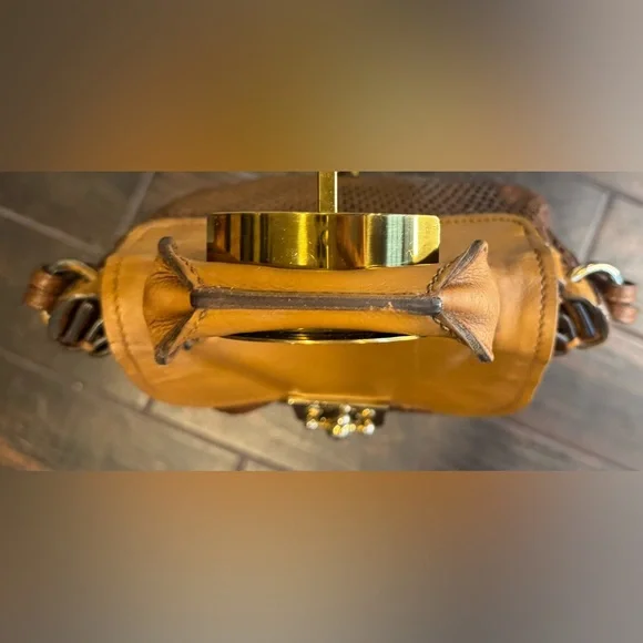 Unique Chloe Elsie 2-Way Bag with Turn-lock and Perforated Leather - Picture 5 of 10